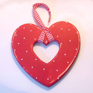pretty-handmade-wooden-hearts.jpg